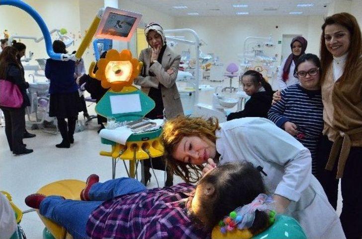 (özel Haber) Down Sendromlu Çocukların Diş Taramasından Renkli Görüntüler G5
