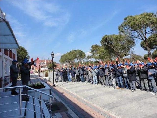 Bandırma’Da Işçilerden Kırmızı Kartlı Eylem