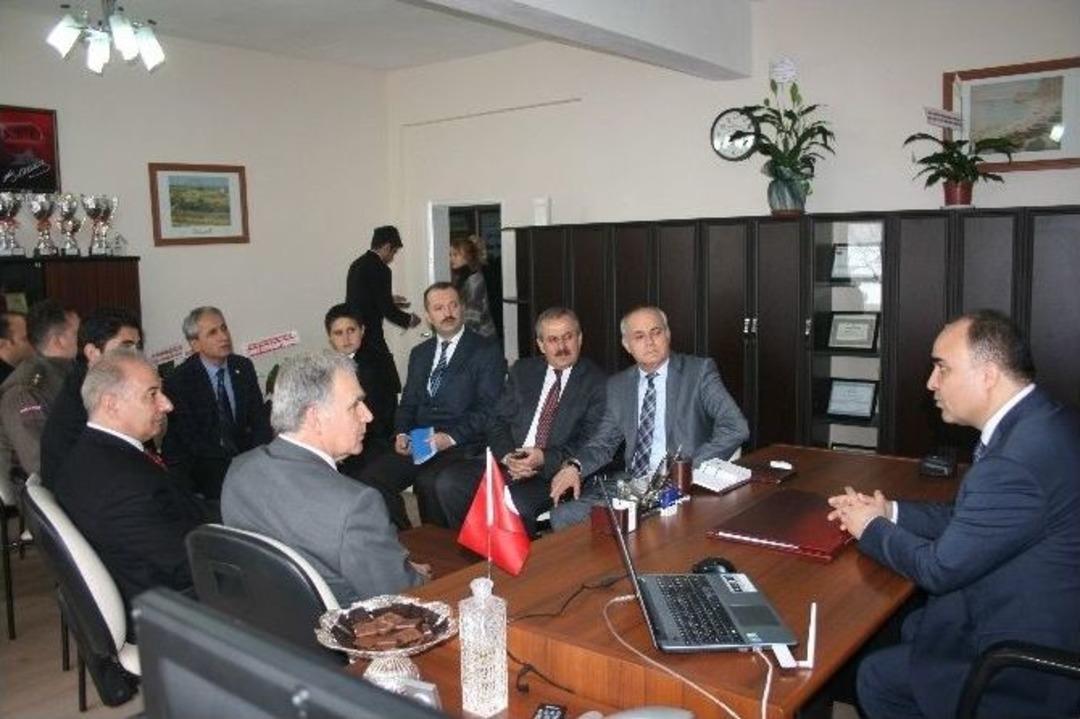 Vali G&uuml;naydın, Ara&ccedil; İl&ccedil;esini Ziyaret Etti