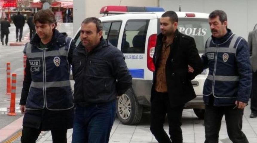 Kurusıkı Tabancaları D&ouml;n&uuml;şt&uuml;r&uuml;p Satan 3 Kişi Yakalandı