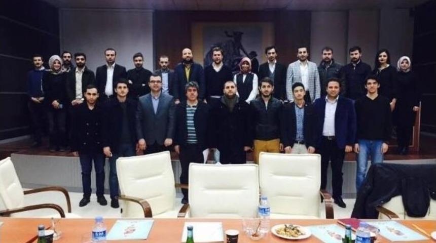 Afyonkarahisar&rsquo;da Ak Gen&ccedil;ler &ldquo;gen&ccedil;liğin Sorunlarını&rdquo; Masaya Yatırdı