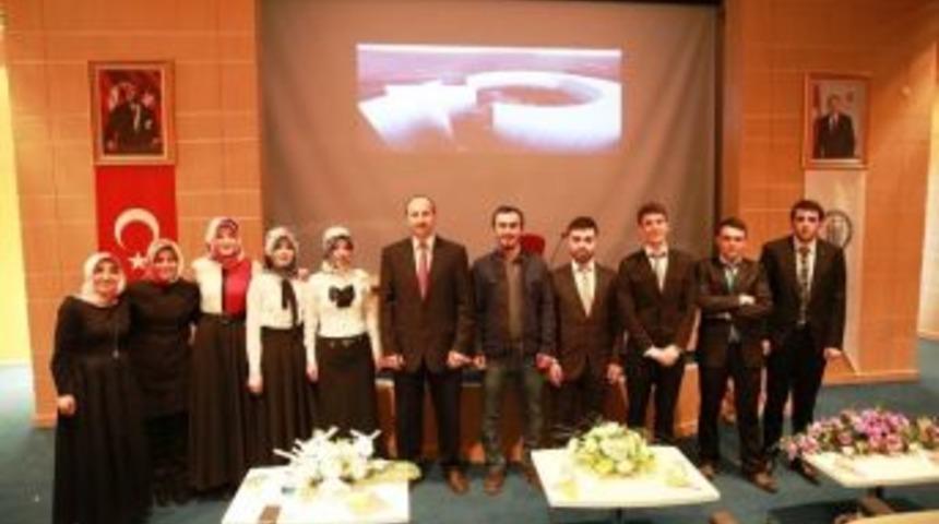 Din K&uuml;lt&uuml;r&uuml; Ve Ahlak Bilgisi Eğitimi &Ouml;ğrencileri Şehitleri Andı