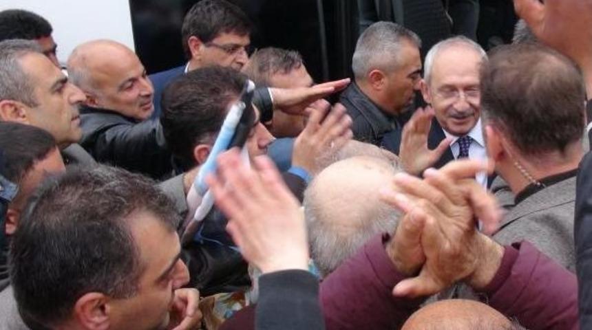 Kılı&ccedil;daroğlu, Elazığ'da Şeyh Ali Septi'nin T&uuml;rbesini Ziyaret Edip, Halktan Destek Istedi(3)