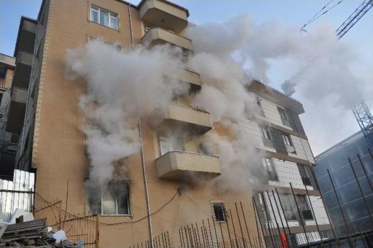 Kağıthane&rsquo;de Yangın Paniği