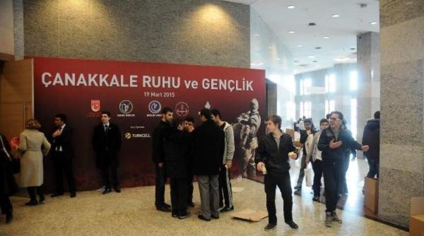 "&ccedil;anakkale Ruhu Ve Gen&ccedil;lik" Toplantısının Yapıldığı Kongre Merkezinde "yakışıksız" G&ouml;r&uuml;nt&uuml;ler