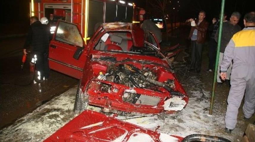 Kaldırıma &Ccedil;arpıp Takla Attı: 5 Yaralı