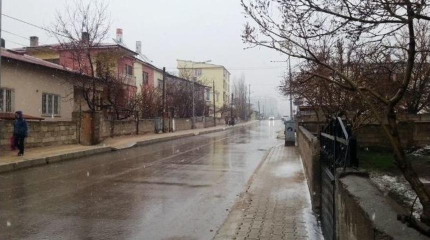 Van&rsquo;da Kar Yağışı