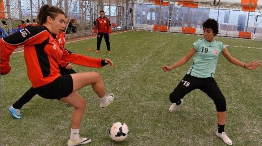 Paşa&rsquo;nın Kadın Kramponları Pusuda