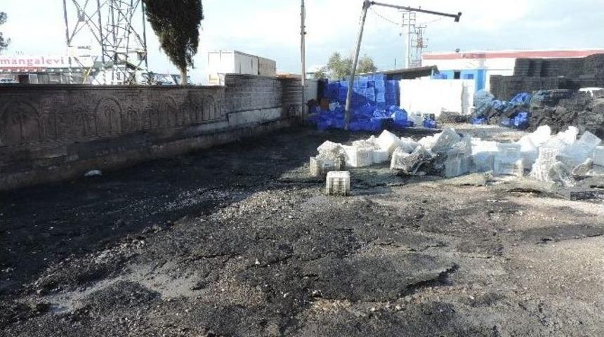 Serik&rsquo;te Plastik Fabrikasında &Ccedil;ıkan Yangın Korkuttu