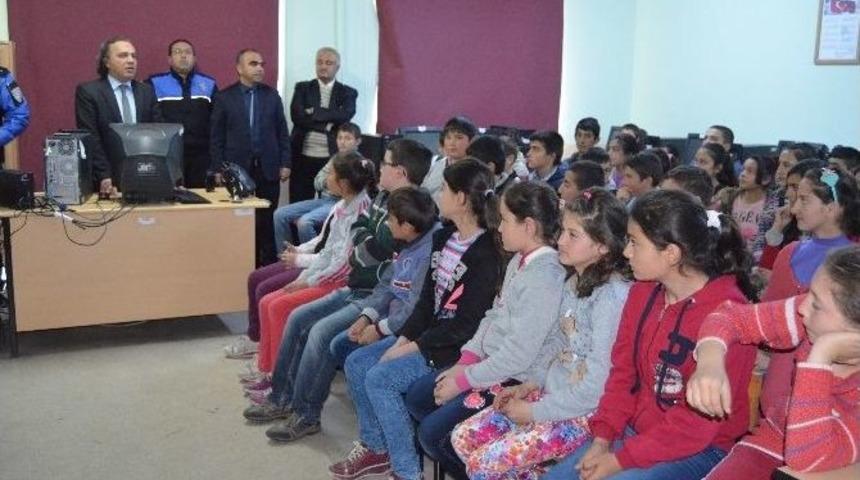 Polis K&ouml;y Okulunda Bilgilendirme Toplantısı Yaptı