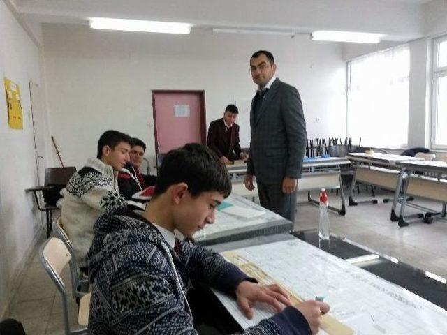 Yavuzeli Şehit Ali &Ccedil;ift&ccedil;i &Ccedil;ok Lisesi &Ouml;ğrencilerine Model U&ccedil;ak Eğitimi 1