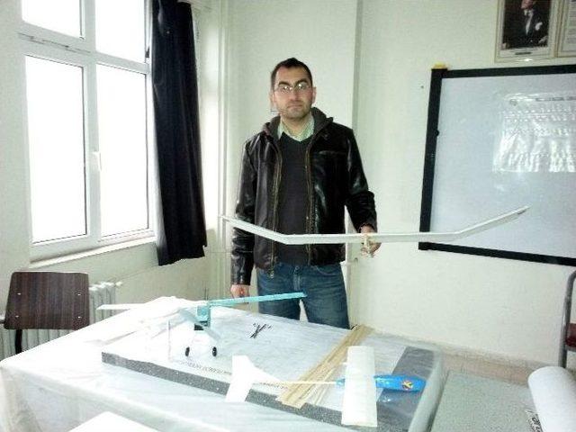 Yavuzeli Şehit Ali &Ccedil;ift&ccedil;i &Ccedil;ok Lisesi &Ouml;ğrencilerine Model U&ccedil;ak Eğitimi 2