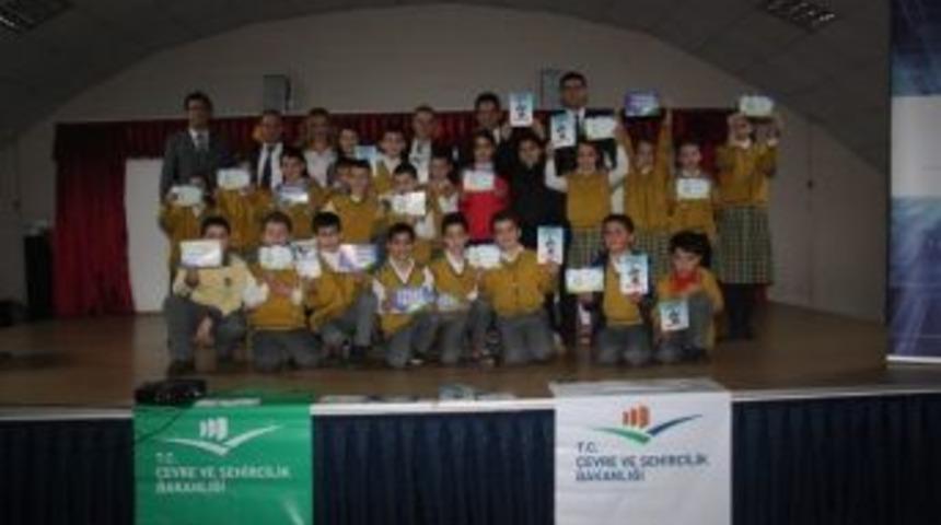 &Ouml;ğrencilerden &rsquo;&ccedil;evrenin Sesine Kulak Ver&rsquo;mesini İstiyorlar