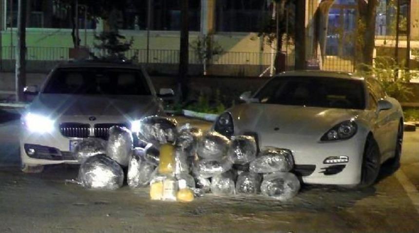 Adana'da L&uuml;ks Otomobillerden 107 Kilo Esrar &Ccedil;ıktı