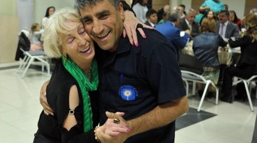 Yaşlılar G&ouml;n&uuml;llerince Eğlendi