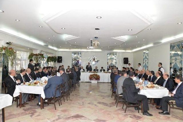 Vali Altıparmak B&ouml;lge Ve İl M&uuml;d&uuml;rleriyle Aylık Değerlendirme Toplantısı Yaptı 1