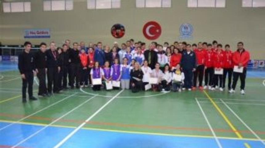 Badminton Grup M&uuml;sabakaları Sona Erdi