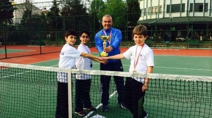 Başak Koleji &Ouml;ğrencileri Namağlup Şampiyon Oldu