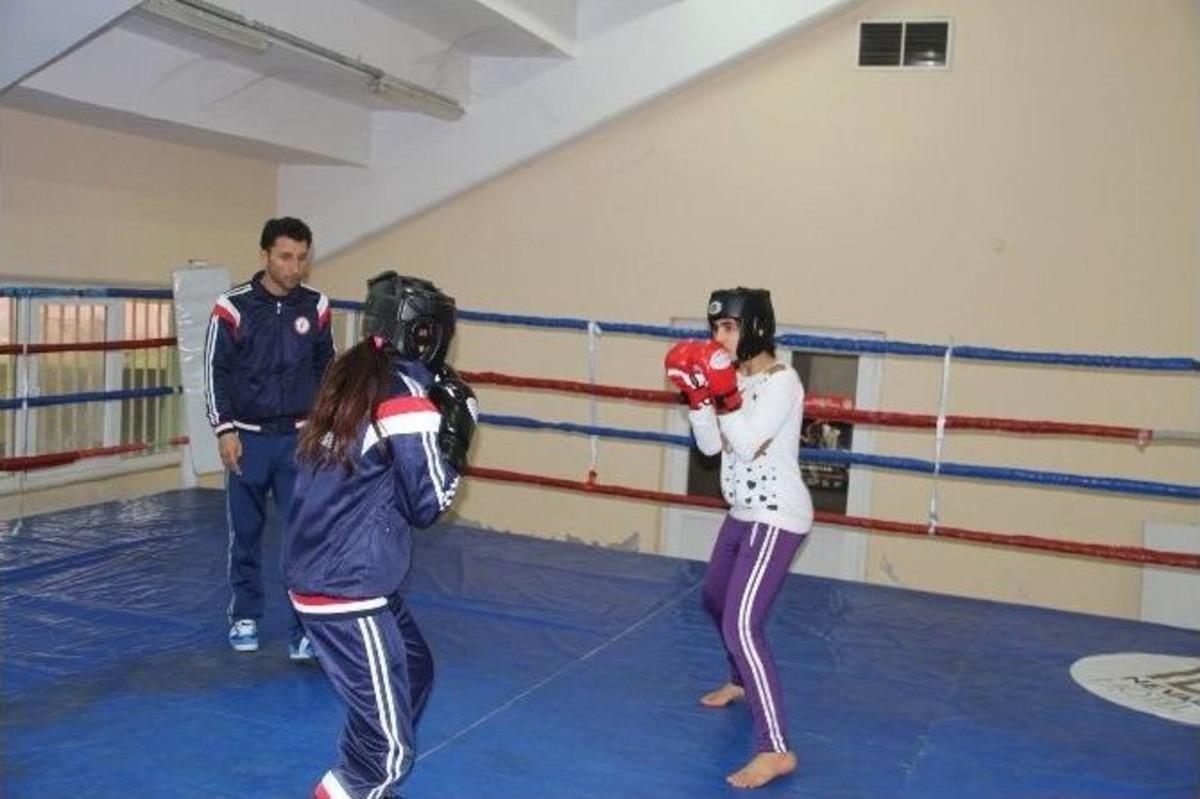 Şanlıurfa Kick Boks İl Şampiyonası Yapıldı