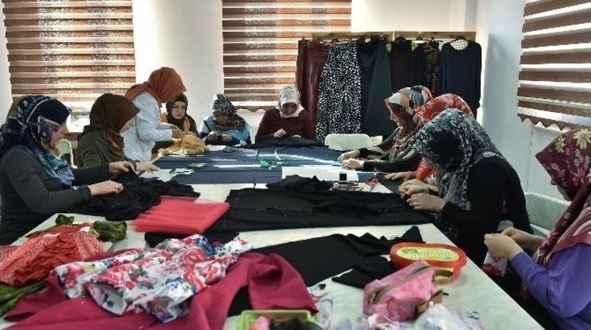 Mamaklı Kadınlar Kendilerini Aile Merkezleri&rsquo;nde Geliştiriyor