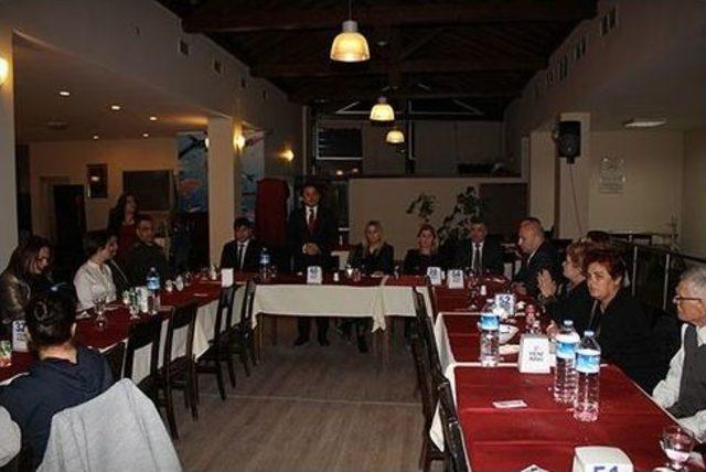 Urla Kaymakamlığı Şehit Ailelerine Yemek Verdi