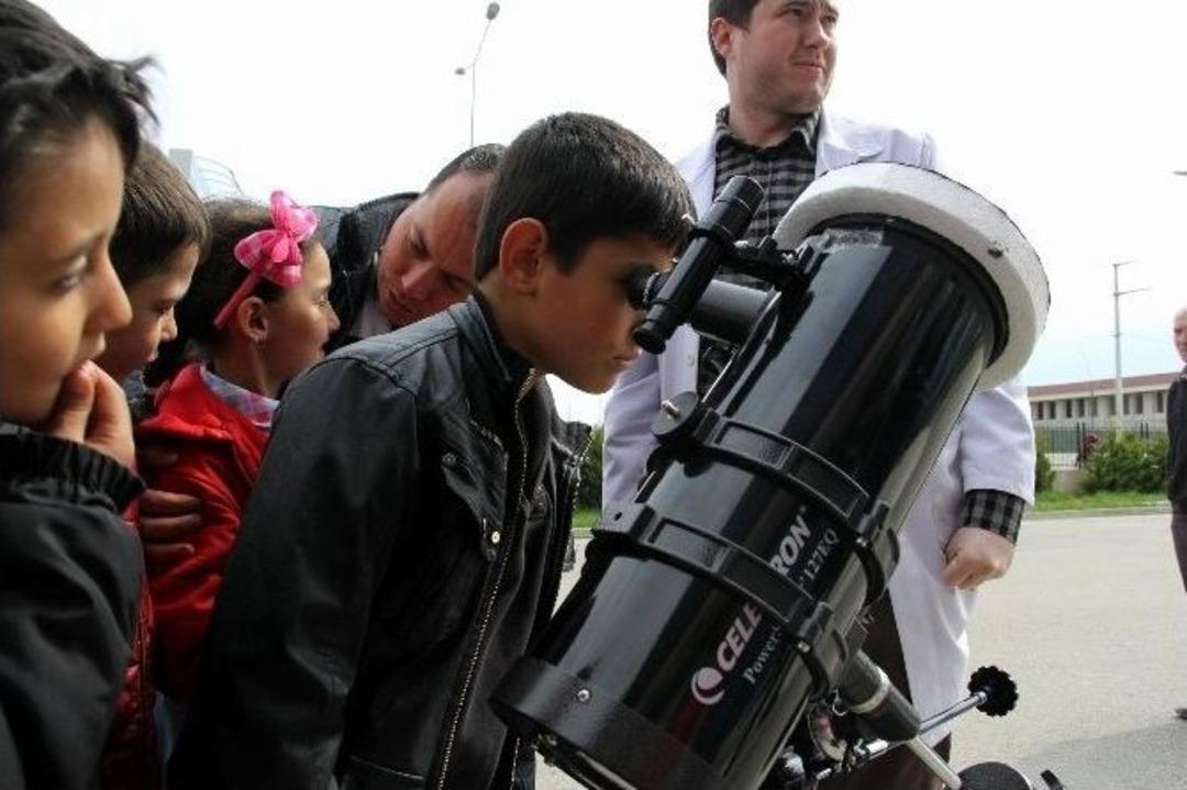 Miniklerin G&uuml;neş Tutulması Heyecanı