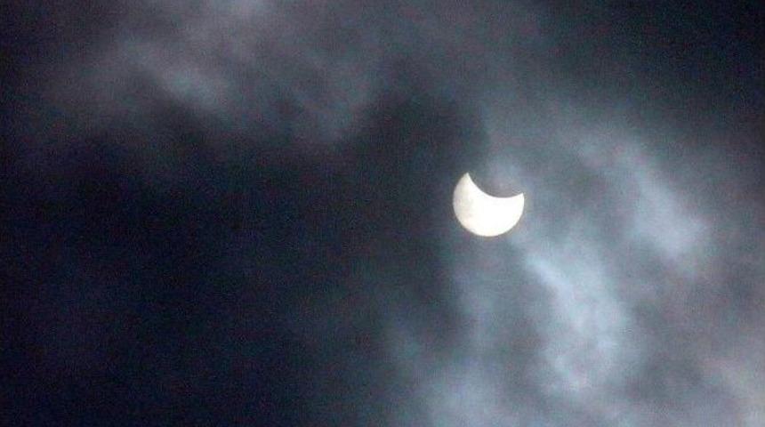 &Ccedil;anakkalelilerin G&uuml;neş Tutulmasını G&ouml;rme Hevesi Yarım Kaldı