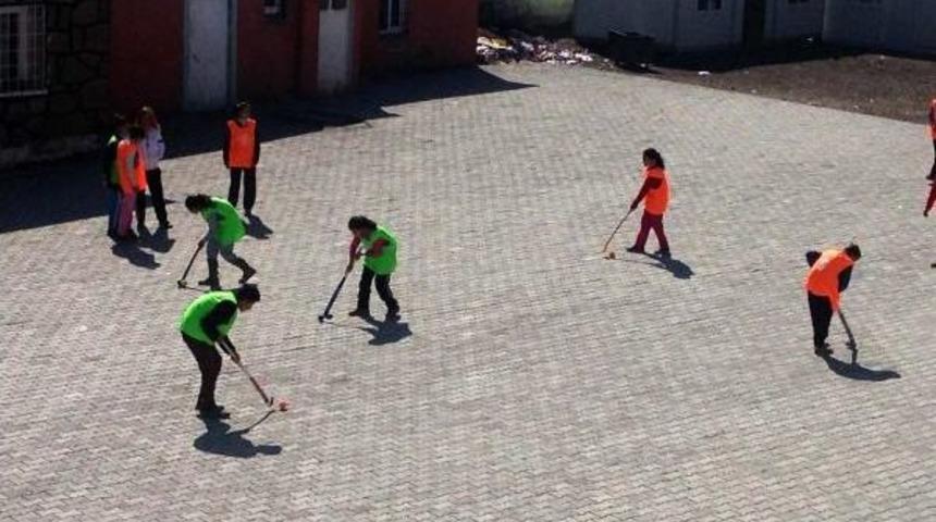 K&ouml;ydeki &Ouml;ğrenciler &Ccedil;im Hokeyinde Bitlis'i Temsil Edecek