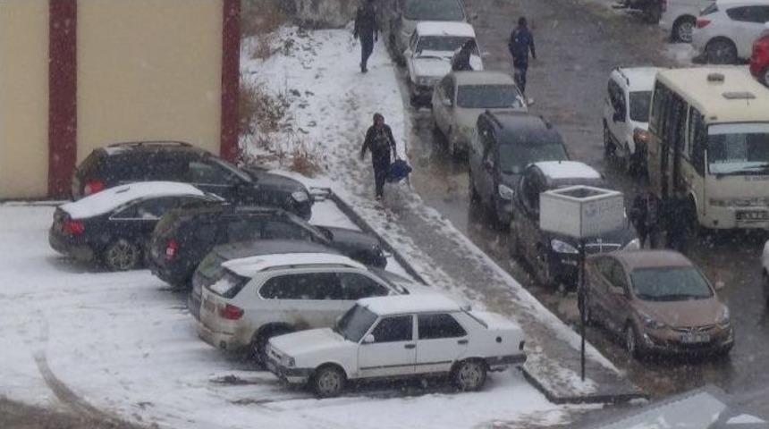 Kars&rsquo;ta Mart Karı Yağdı