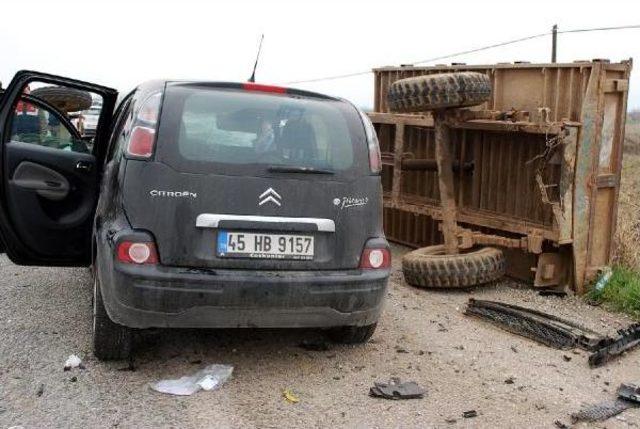 Chp'li Vekil Adayının Otomobili Traktöre Çarptı: 1 Ölü, 2 Yaralı