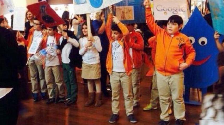 Minikler Suya Dikkat &Ccedil;ekti