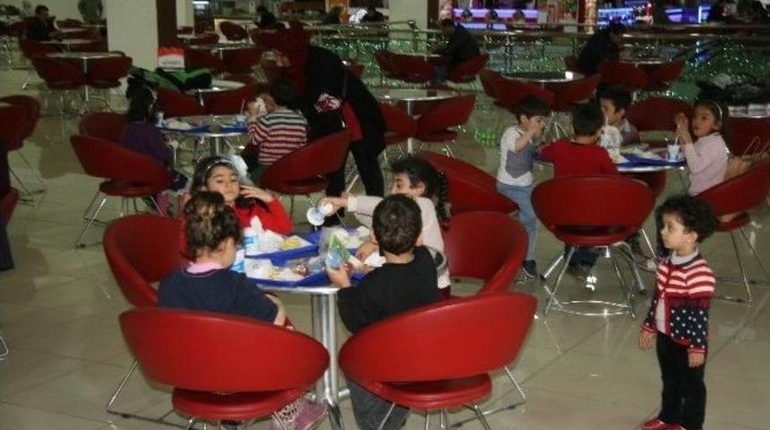 Minikler İlk Kez Avm Gezdi