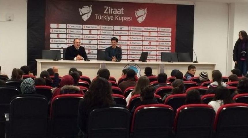 &Ouml;ğrencilerden Kadir Has Stadyumunu Ziyaret