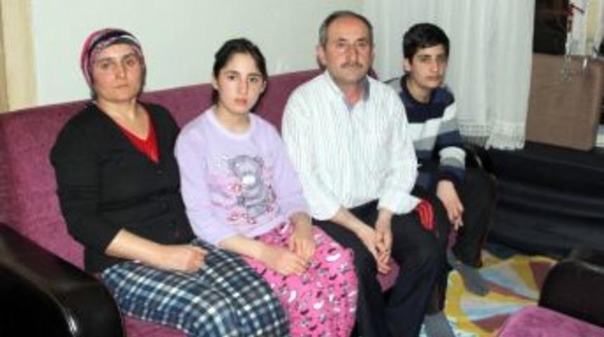 (&ouml;zel Haber) Kanser Hastası Baba, Tedavi Olamayınca &Ouml;leceği G&uuml;n&uuml; Bekliyor