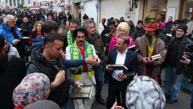 İbrahim Tatlıses  Için İstiklal Caddesi'nde Kur'an-I Kerim Dağıttılar