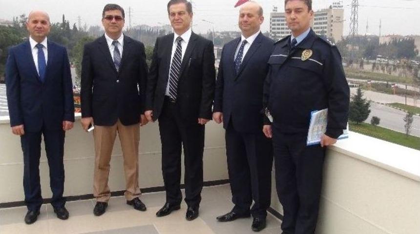 Manisa Polisi En &Ccedil;ok &Ccedil;alışan İkinci Polis