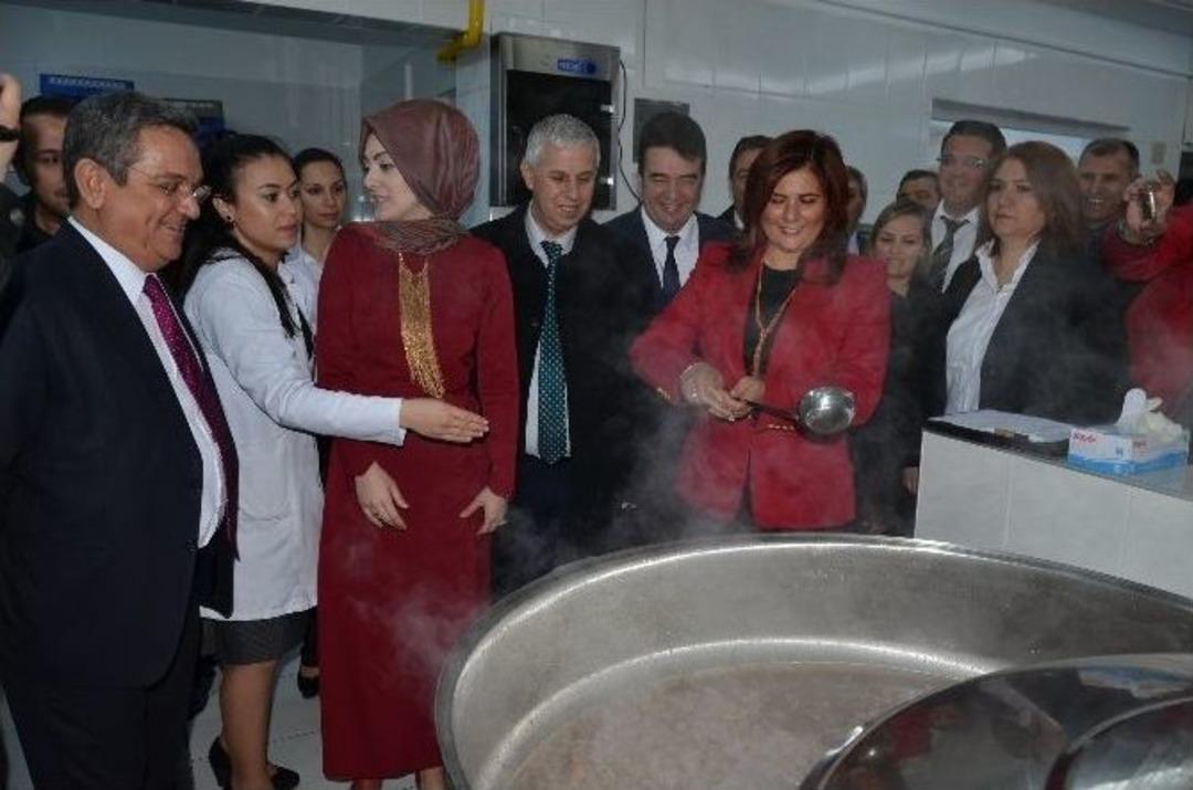 Kuşadası&rsquo;nda Yemek Fabrikası A&ccedil;ıldı