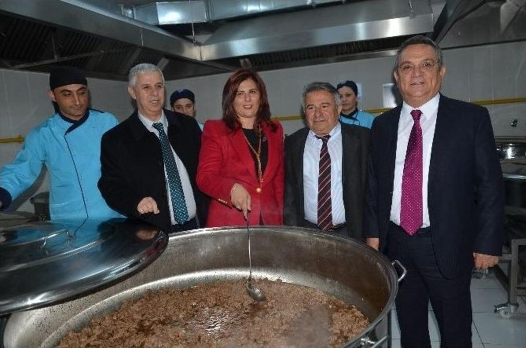 Kuşadası&rsquo;nda 5 Bin Kişilik Yemek Fabrikası A&ccedil;ıldı