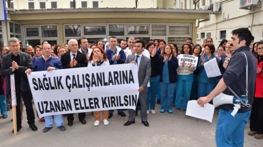 Manisa'da Sağlık &Ccedil;alışanlarından Şiddete Karşı Protesto