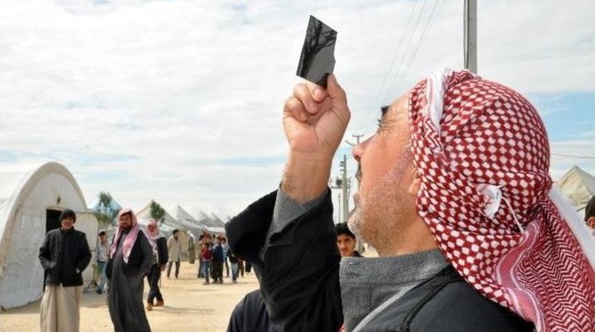 G&uuml;neş Tutulmasını Suriyeli M&uuml;lteciler De G&ouml;zetledi