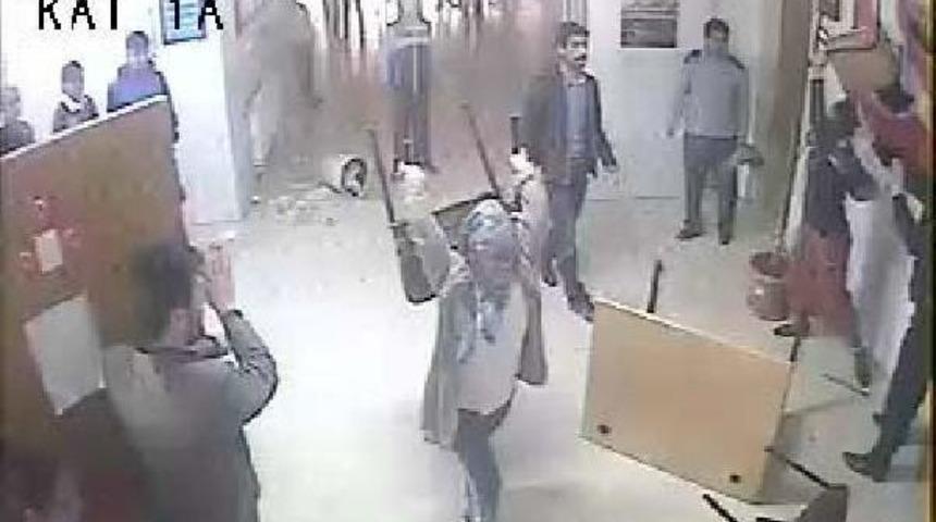 Veliler Okulu Savaş Alanına &Ccedil;evirdi