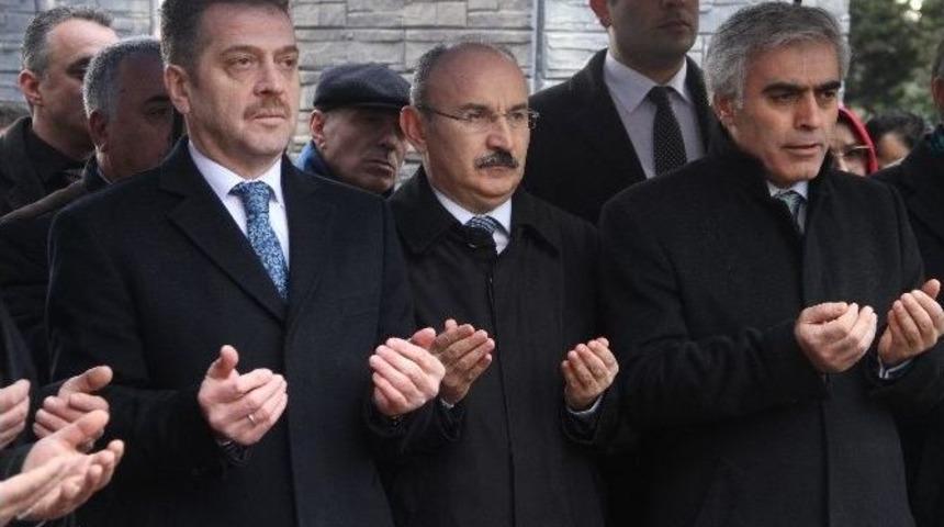 100&rsquo;&uuml;nc&uuml; Yılında Canlandırılan &Ccedil;anakkale Savaşı, İzleyenleri G&ouml;zyaşlarına Boğdu