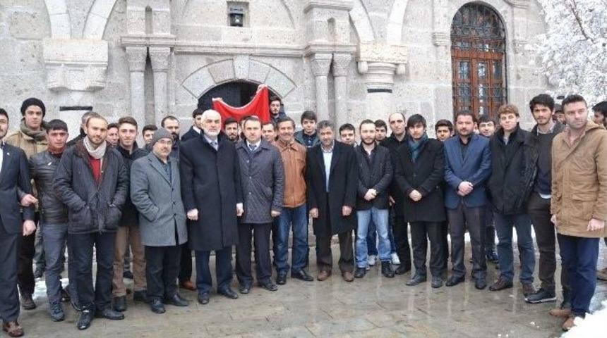Agd Kilise Camisi&rsquo;nde Namaz Kıldı