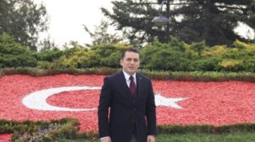 Mustafa Yıldızdoğan, Eryılmaz İ&ccedil;in Şarkı Seslendirdi