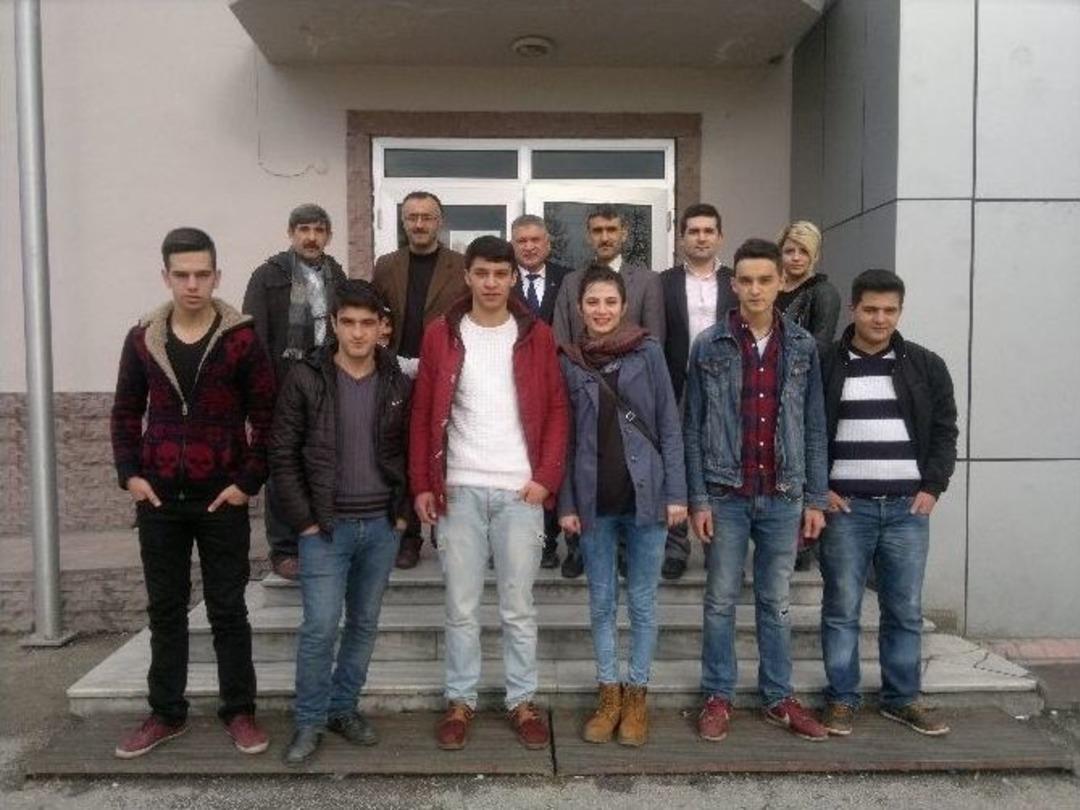 &Ouml;ğrenciler Almış Olduğu Eğitimi Uygulamaya D&ouml;kt&uuml;