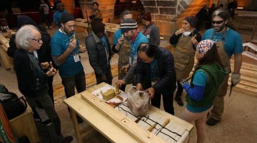 D&uuml;nyaca &Uuml;nl&uuml; Ahşap Ustaları Yerel Tatlara Hayran Kaldı