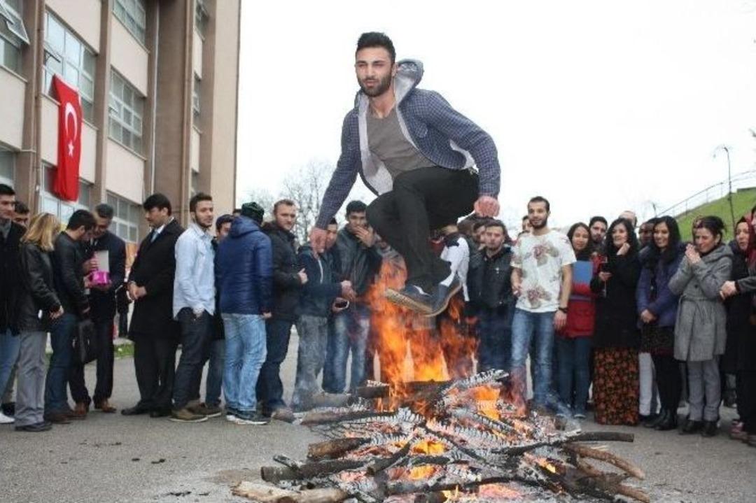 Uluslararası &Ouml;ğrencilerden Renkli Nevruz Kutlaması