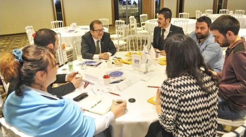 Gen&ccedil;ler İş D&uuml;nyasıyla Aynı Masada Buluştu