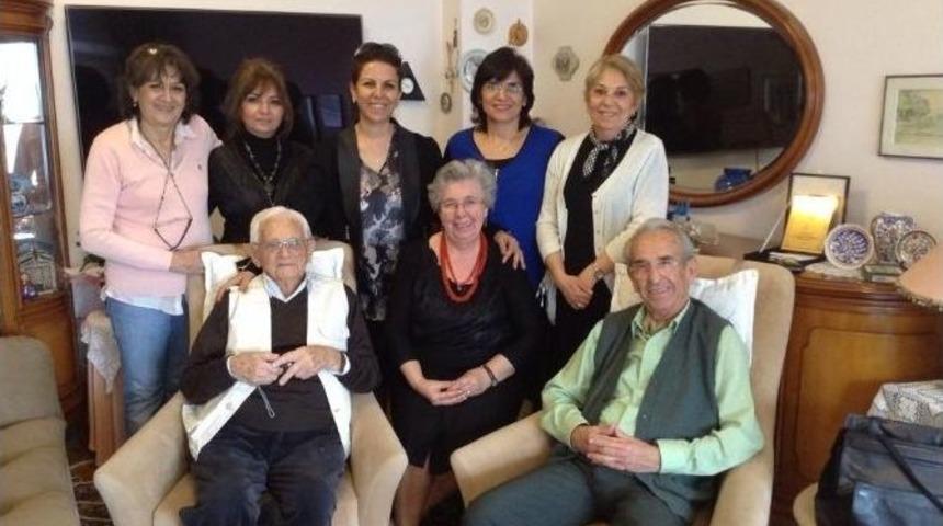 Chp&rsquo;li Kadınlar 101 Yaşında Tarih &Ccedil;ınar L&uuml;tf&uuml; Karadağ&rsquo;ı Evinde Ziyaret Etti