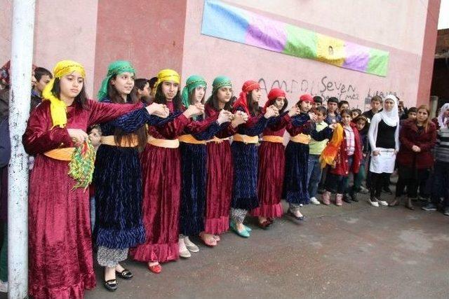 Bağlar Eğitim Destek Evi Öğrencileri Nevruz’u Kutladı